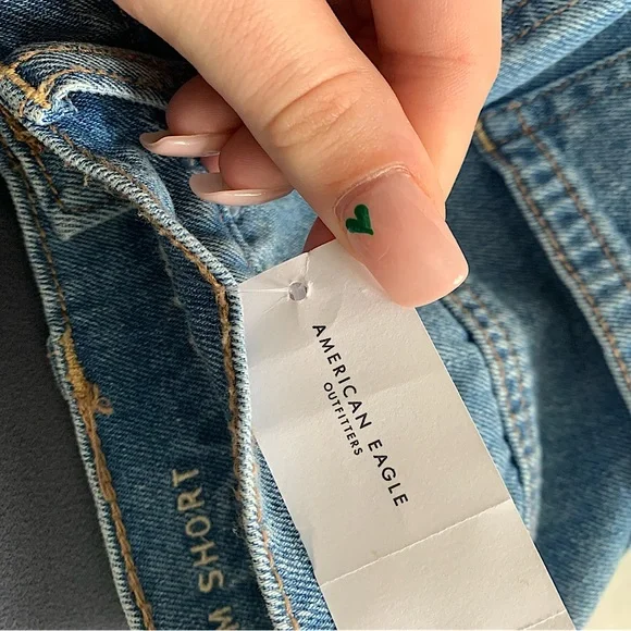 AMERICAN EAGLE | "Mom short" high waisted jean shorts - Picture 6 of 9